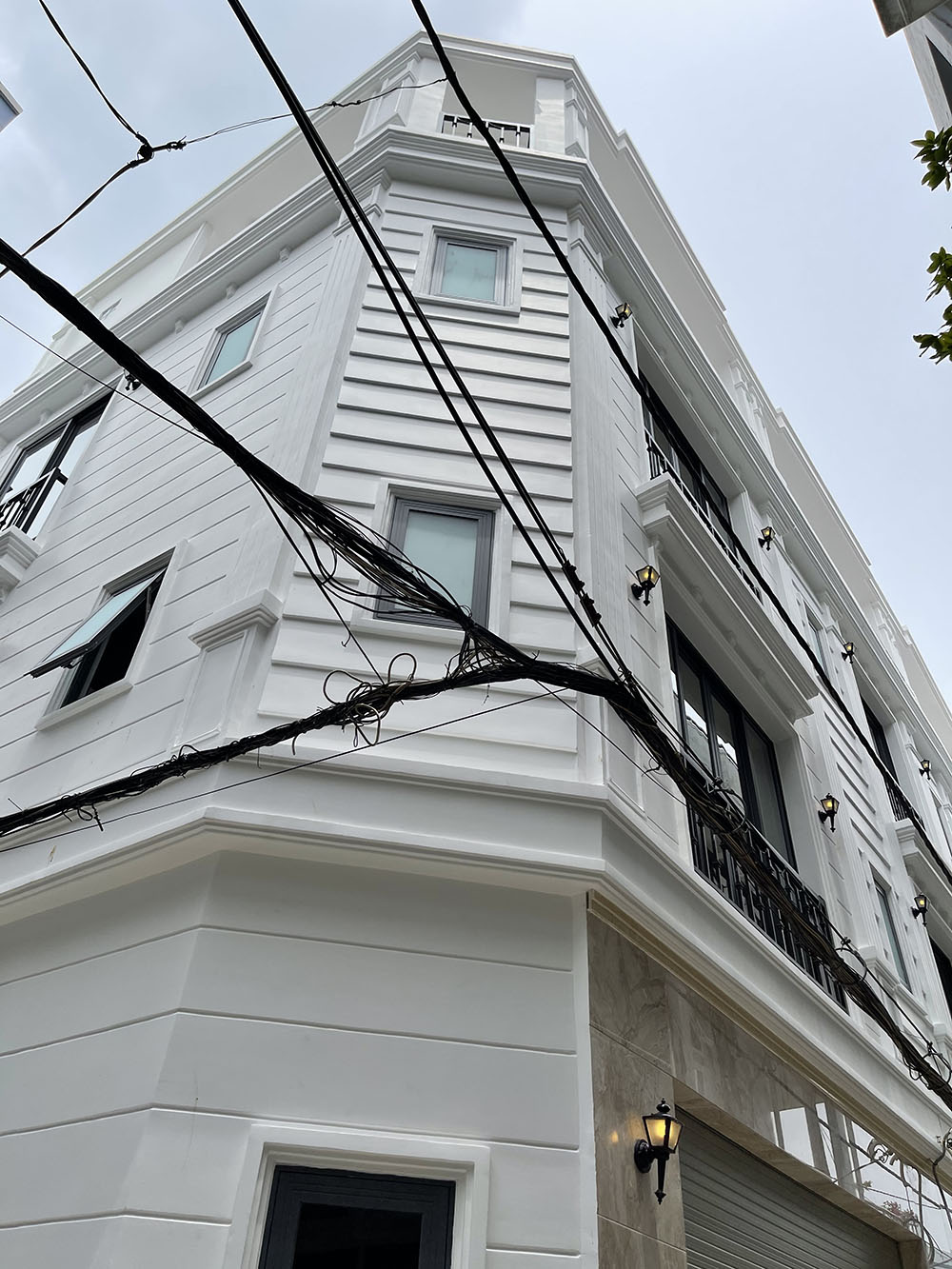 Bán nhà Phan Văn Trị, Quận Bình Thạnh Tuyệt phẩm 3 lầu t.kế Châu Âu đẹp lung linh,mới 100%, khu VIP